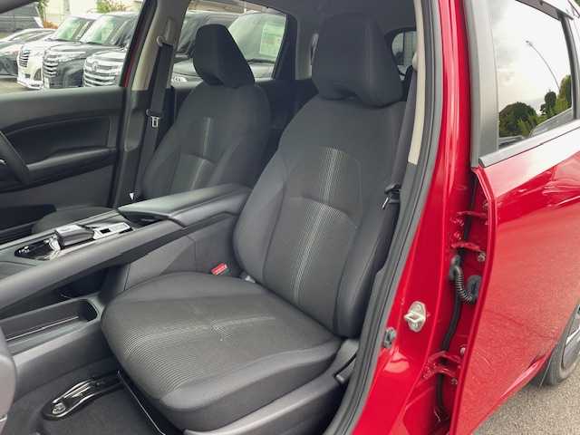 日産 ノート X 静岡県 2021(令3)年 4.9万km ガーネットレッド ●純正9インチナビ/（フルセグ/Bluetooth）/●全方位カメラ/●エマージェンシーブレーキ/●車線逸脱防止支援/●ブラインドスポットモニター/●オートブレーキホールド/●前後コーナーセンサー/●電動パーキングブレーキ/●LEDヘッドライト/●オートライト/●ステアリングスイッチ/●電動格納ウインカーミラー/●デジタルインナーミラー/●ETC/●純正フロアマット/●ドアバイザー/●プッシュスタート/●スマートキー/●横滑り防止装置/●W+サイドSRS+ABS/●取扱説明書