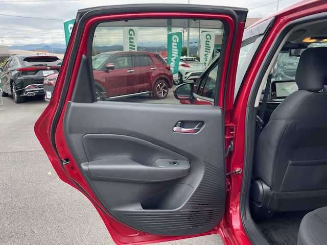 日産 ノート X 静岡県 2021(令3)年 4.9万km ガーネットレッド ●純正9インチナビ/（フルセグ/Bluetooth）/●全方位カメラ/●エマージェンシーブレーキ/●車線逸脱防止支援/●ブラインドスポットモニター/●オートブレーキホールド/●前後コーナーセンサー/●電動パーキングブレーキ/●LEDヘッドライト/●オートライト/●ステアリングスイッチ/●電動格納ウインカーミラー/●デジタルインナーミラー/●ETC/●純正フロアマット/●ドアバイザー/●プッシュスタート/●スマートキー/●横滑り防止装置/●W+サイドSRS+ABS/●取扱説明書