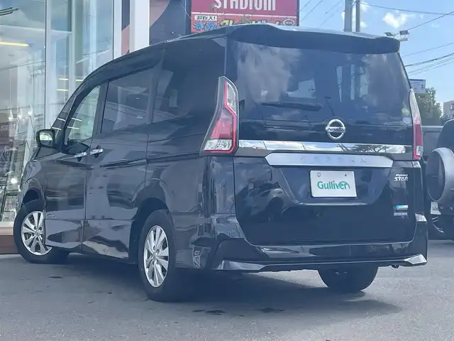 日産 セレナ 道央・札幌 2018(平30)年 5.8万km ダイヤモンドブラック ・4WD/・純正SDナビ/CD・BT/・フルセグＴＶ/・クルーズコントロール/・車外カメラ（バック・フロント・サイド・全方位）/・純正ドライブレコーダー/・パーキングアシスト/・アラウンドビュー/・レーンキープアシスト/・エマージェンシーブレーキ/・社外ＡＷ付き冬タイヤ/・純正エンジンスターター/・両側パワースライドドア/・ウォークスルー/・ＥＴＣ/・LEDヘッドライト/・純正フロアマット/・電動格納ミラー/・ドアバイザー/・プッシュスタート/・スペアキー
