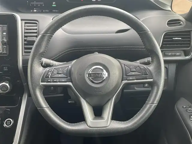 日産 セレナ 道央・札幌 2018(平30)年 5.8万km ダイヤモンドブラック ・4WD/・純正SDナビ/CD・BT/・フルセグＴＶ/・クルーズコントロール/・車外カメラ（バック・フロント・サイド・全方位）/・純正ドライブレコーダー/・パーキングアシスト/・アラウンドビュー/・レーンキープアシスト/・エマージェンシーブレーキ/・社外ＡＷ付き冬タイヤ/・純正エンジンスターター/・両側パワースライドドア/・ウォークスルー/・ＥＴＣ/・LEDヘッドライト/・純正フロアマット/・電動格納ミラー/・ドアバイザー/・プッシュスタート/・スペアキー