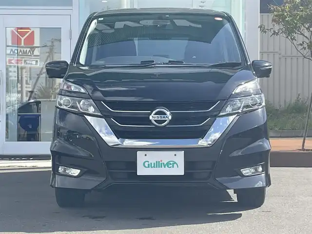 日産 セレナ 道央・札幌 2018(平30)年 5.8万km ダイヤモンドブラック ・4WD/・純正SDナビ/CD・BT/・フルセグＴＶ/・クルーズコントロール/・車外カメラ（バック・フロント・サイド・全方位）/・純正ドライブレコーダー/・パーキングアシスト/・アラウンドビュー/・レーンキープアシスト/・エマージェンシーブレーキ/・社外ＡＷ付き冬タイヤ/・純正エンジンスターター/・両側パワースライドドア/・ウォークスルー/・ＥＴＣ/・LEDヘッドライト/・純正フロアマット/・電動格納ミラー/・ドアバイザー/・プッシュスタート/・スペアキー