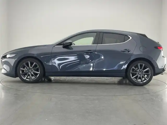 マツダ マツダ３ファストバック 20S バーガンディセレクション 愛知県 2020(令2)年 5.6万km ポリメタルグレーM 純正８．８インチナビ/360度セーフティパッケージ/アラウンドビューモニター/ヘッドアップディスプレイ/ブラインドスポットモニター/HDMI/パドルシフト/赤革シート/レーダークルーズコントロール/シートヒーター/パワーシート/ETC/純正アルミホイール/純正フロアマット/コーナーセンサー/LEDオートライト/フルセグTV/衝突被害軽減ブレーキ/ステアリングヒーター/車線逸脱/禁煙車