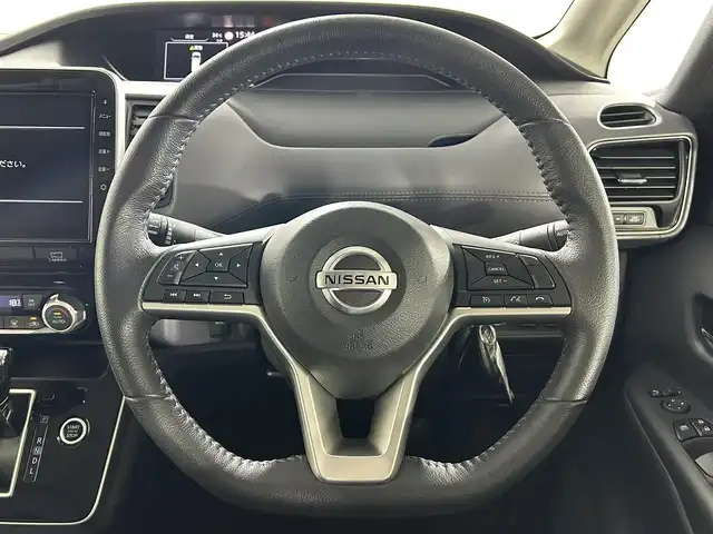 日産 セレナ ハイウェイスター V 佐賀県 2020(令2)年 3.2万km ダイヤモンドブラック 純正9型ナビ/AM/FM/CD/DVD/Bluetooth/フルセグTV/アラウンドビューモニター/クルーズコントロール/両側パワースライドドア/ETC/衝突被害軽減システム/LEDヘッドライト/フォグランプ/後席テーブル（カップホルダー付き）/ロールサンシェード/純正アルミホイール/純正フロアマット/純正ドアバイザー/前後ソナー/純正ドライブレコーダー/ステアリングリモコン