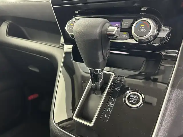 日産 セレナ ハイウェイスター V 佐賀県 2020(令2)年 3.2万km ダイヤモンドブラック 純正9型ナビ/AM/FM/CD/DVD/Bluetooth/フルセグTV/アラウンドビューモニター/クルーズコントロール/両側パワースライドドア/ETC/衝突被害軽減システム/LEDヘッドライト/フォグランプ/後席テーブル（カップホルダー付き）/ロールサンシェード/純正アルミホイール/純正フロアマット/純正ドアバイザー/前後ソナー/純正ドライブレコーダー/ステアリングリモコン