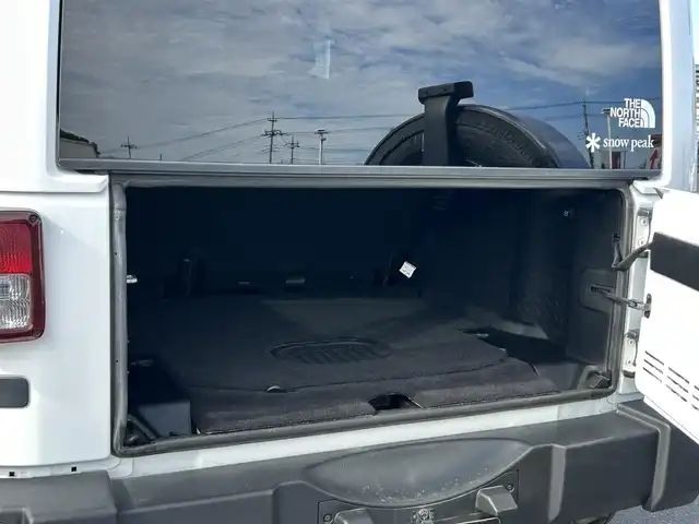 クライスラー・ジープ ジープ ラングラー アンリミテッド サハラ 茨城県 2018(平30)年 6.2万km 白 ワンオ-ナ- /茶革 /シートヒーター /ナビ /TV /B/Sカメラ /LED /ハードトップ背面タイヤカバー /シルバーフューエルキャップ /クルーズコントロール /BT/DVD/CD /ETC /ルーフラック /純正アルミ付きサマータイヤ有り /禁煙車