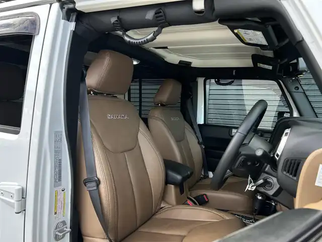 クライスラー・ジープ ジープ ラングラー アンリミテッド サハラ 茨城県 2018(平30)年 6.2万km 白 ワンオ-ナ- /茶革 /シートヒーター /ナビ /TV /B/Sカメラ /LED /ハードトップ背面タイヤカバー /シルバーフューエルキャップ /クルーズコントロール /BT/DVD/CD /ETC /ルーフラック /純正アルミ付きサマータイヤ有り /禁煙車