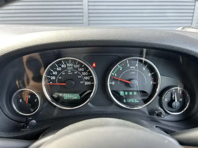 クライスラー・ジープ ジープ ラングラー アンリミテッド サハラ 茨城県 2018(平30)年 6.2万km 白 ワンオ-ナ- /茶革 /シートヒーター /ナビ /TV /B/Sカメラ /LED /ハードトップ背面タイヤカバー /シルバーフューエルキャップ /クルーズコントロール /BT/DVD/CD /ETC /ルーフラック /純正アルミ付きサマータイヤ有り /禁煙車