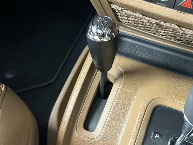 クライスラー・ジープ ジープ ラングラー アンリミテッド サハラ 茨城県 2018(平30)年 6.2万km 白 ワンオ-ナ- /茶革 /シートヒーター /ナビ /TV /B/Sカメラ /LED /ハードトップ背面タイヤカバー /シルバーフューエルキャップ /クルーズコントロール /BT/DVD/CD /ETC /ルーフラック /純正アルミ付きサマータイヤ有り /禁煙車