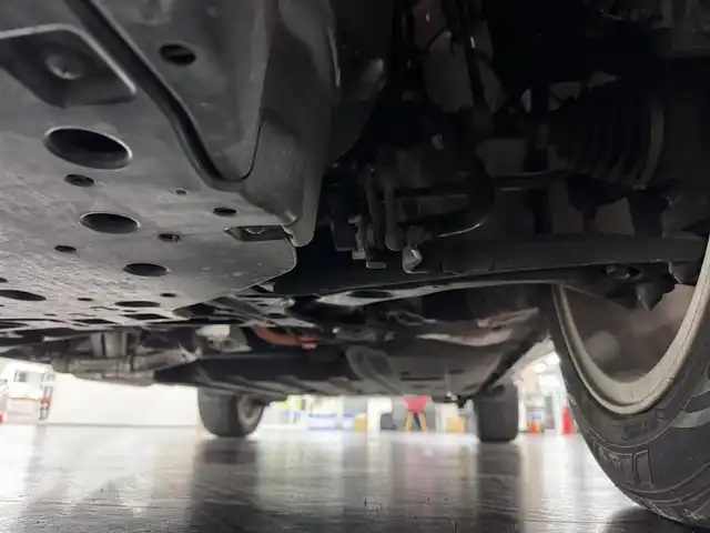 ホンダ ヴェゼル ハイブリッド RS ホンダセンシング 三重県 2017(平29)年 4.3万km プレミアムクリスタルレッドM ハイブリッド/FF/MTモード付フロア7DCT i-DCD/純正 8インチナビ VXM-175VFEi/（CD/DVD/FM/AM/TV/Music Rack/iPod/SD/USB/Bluetooth/VTR/AUX/HDMI/AppleCarPlay）/バックカメラ/ドライブレコーダー 前方/ビルトイン ETC/Honda SENSING/・衝突軽減ブレーキ［CMBS］/・車線維持支援システム［LKAS］/・アダプティブクルーズコントロール［ACC］/・路外逸脱抑制機能/・標識認識機能/・リアクティブフォースペダル［RFP］/装備/・ハーフレザーシート/・シートヒーター（D/N）/・左右独立オートエアコン/・パドルシフト/・電子パーキングブレーキ＋オートブレーキホールド/・自動防眩ルームミラー/・熱線入りフロントワイパー/・ステアリングスイッチ/・後席チップアップ機能/・純正18inAW/・プッシュスタート/・スマートキーx2/・保/取/ナビ取/など