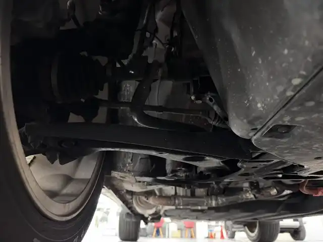 ホンダ ヴェゼル ハイブリッド RS ホンダセンシング 三重県 2017(平29)年 4.3万km プレミアムクリスタルレッドM ハイブリッド/FF/MTモード付フロア7DCT i-DCD/純正 8インチナビ VXM-175VFEi/（CD/DVD/FM/AM/TV/Music Rack/iPod/SD/USB/Bluetooth/VTR/AUX/HDMI/AppleCarPlay）/バックカメラ/ドライブレコーダー 前方/ビルトイン ETC/Honda SENSING/・衝突軽減ブレーキ［CMBS］/・車線維持支援システム［LKAS］/・アダプティブクルーズコントロール［ACC］/・路外逸脱抑制機能/・標識認識機能/・リアクティブフォースペダル［RFP］/装備/・ハーフレザーシート/・シートヒーター（D/N）/・左右独立オートエアコン/・パドルシフト/・電子パーキングブレーキ＋オートブレーキホールド/・自動防眩ルームミラー/・熱線入りフロントワイパー/・ステアリングスイッチ/・後席チップアップ機能/・純正18inAW/・プッシュスタート/・スマートキーx2/・保/取/ナビ取/など