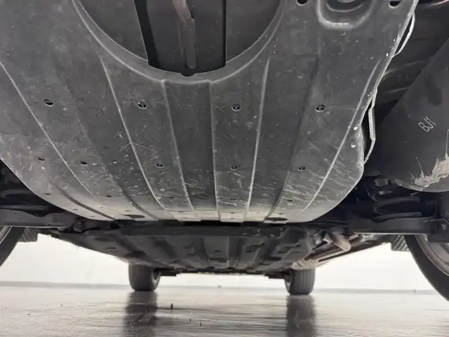 ホンダ ヴェゼル ハイブリッド RS ホンダセンシング 三重県 2017(平29)年 4.3万km プレミアムクリスタルレッドM ハイブリッド/FF/MTモード付フロア7DCT i-DCD/純正 8インチナビ VXM-175VFEi/（CD/DVD/FM/AM/TV/Music Rack/iPod/SD/USB/Bluetooth/VTR/AUX/HDMI/AppleCarPlay）/バックカメラ/ドライブレコーダー 前方/ビルトイン ETC/Honda SENSING/・衝突軽減ブレーキ［CMBS］/・車線維持支援システム［LKAS］/・アダプティブクルーズコントロール［ACC］/・路外逸脱抑制機能/・標識認識機能/・リアクティブフォースペダル［RFP］/装備/・ハーフレザーシート/・シートヒーター（D/N）/・左右独立オートエアコン/・パドルシフト/・電子パーキングブレーキ＋オートブレーキホールド/・自動防眩ルームミラー/・熱線入りフロントワイパー/・ステアリングスイッチ/・後席チップアップ機能/・純正18inAW/・プッシュスタート/・スマートキーx2/・保/取/ナビ取/など