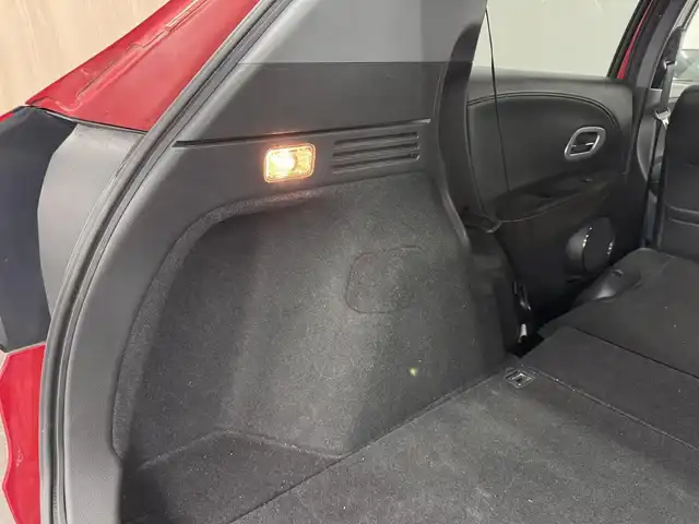 ホンダ ヴェゼル ハイブリッド RS ホンダセンシング 三重県 2017(平29)年 4.3万km プレミアムクリスタルレッドM ハイブリッド/FF/MTモード付フロア7DCT i-DCD/純正 8インチナビ VXM-175VFEi/（CD/DVD/FM/AM/TV/Music Rack/iPod/SD/USB/Bluetooth/VTR/AUX/HDMI/AppleCarPlay）/バックカメラ/ドライブレコーダー 前方/ビルトイン ETC/Honda SENSING/・衝突軽減ブレーキ［CMBS］/・車線維持支援システム［LKAS］/・アダプティブクルーズコントロール［ACC］/・路外逸脱抑制機能/・標識認識機能/・リアクティブフォースペダル［RFP］/装備/・ハーフレザーシート/・シートヒーター（D/N）/・左右独立オートエアコン/・パドルシフト/・電子パーキングブレーキ＋オートブレーキホールド/・自動防眩ルームミラー/・熱線入りフロントワイパー/・ステアリングスイッチ/・後席チップアップ機能/・純正18inAW/・プッシュスタート/・スマートキーx2/・保/取/ナビ取/など