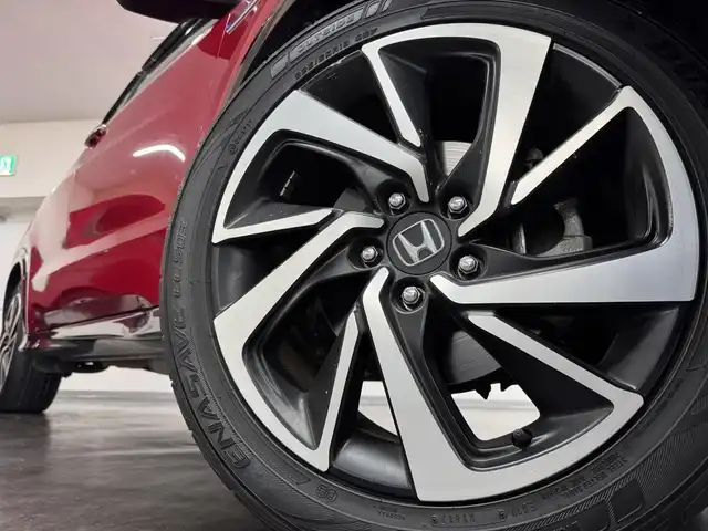 ホンダ ヴェゼル ハイブリッド RS ホンダセンシング 三重県 2017(平29)年 4.3万km プレミアムクリスタルレッドM ハイブリッド/FF/MTモード付フロア7DCT i-DCD/純正 8インチナビ VXM-175VFEi/（CD/DVD/FM/AM/TV/Music Rack/iPod/SD/USB/Bluetooth/VTR/AUX/HDMI/AppleCarPlay）/バックカメラ/ドライブレコーダー 前方/ビルトイン ETC/Honda SENSING/・衝突軽減ブレーキ［CMBS］/・車線維持支援システム［LKAS］/・アダプティブクルーズコントロール［ACC］/・路外逸脱抑制機能/・標識認識機能/・リアクティブフォースペダル［RFP］/装備/・ハーフレザーシート/・シートヒーター（D/N）/・左右独立オートエアコン/・パドルシフト/・電子パーキングブレーキ＋オートブレーキホールド/・自動防眩ルームミラー/・熱線入りフロントワイパー/・ステアリングスイッチ/・後席チップアップ機能/・純正18inAW/・プッシュスタート/・スマートキーx2/・保/取/ナビ取/など