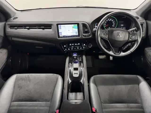 ホンダ ヴェゼル ハイブリッド RS ホンダセンシング 三重県 2017(平29)年 4.3万km プレミアムクリスタルレッドM ハイブリッド/FF/MTモード付フロア7DCT i-DCD/純正 8インチナビ VXM-175VFEi/（CD/DVD/FM/AM/TV/Music Rack/iPod/SD/USB/Bluetooth/VTR/AUX/HDMI/AppleCarPlay）/バックカメラ/ドライブレコーダー 前方/ビルトイン ETC/Honda SENSING/・衝突軽減ブレーキ［CMBS］/・車線維持支援システム［LKAS］/・アダプティブクルーズコントロール［ACC］/・路外逸脱抑制機能/・標識認識機能/・リアクティブフォースペダル［RFP］/装備/・ハーフレザーシート/・シートヒーター（D/N）/・左右独立オートエアコン/・パドルシフト/・電子パーキングブレーキ＋オートブレーキホールド/・自動防眩ルームミラー/・熱線入りフロントワイパー/・ステアリングスイッチ/・後席チップアップ機能/・純正18inAW/・プッシュスタート/・スマートキーx2/・保/取/ナビ取/など