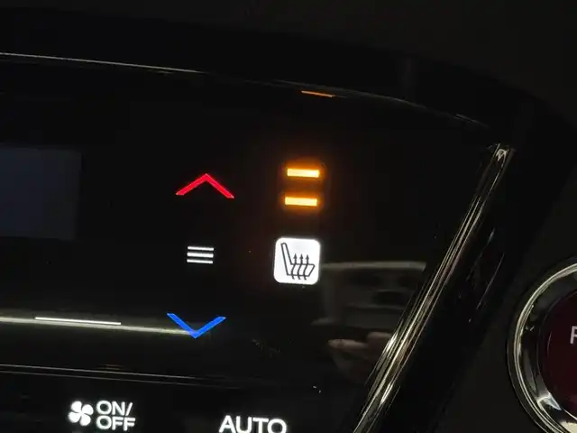 ホンダ ヴェゼル ハイブリッド RS ホンダセンシング 三重県 2017(平29)年 4.3万km プレミアムクリスタルレッドM ハイブリッド/FF/MTモード付フロア7DCT i-DCD/純正 8インチナビ VXM-175VFEi/（CD/DVD/FM/AM/TV/Music Rack/iPod/SD/USB/Bluetooth/VTR/AUX/HDMI/AppleCarPlay）/バックカメラ/ドライブレコーダー 前方/ビルトイン ETC/Honda SENSING/・衝突軽減ブレーキ［CMBS］/・車線維持支援システム［LKAS］/・アダプティブクルーズコントロール［ACC］/・路外逸脱抑制機能/・標識認識機能/・リアクティブフォースペダル［RFP］/装備/・ハーフレザーシート/・シートヒーター（D/N）/・左右独立オートエアコン/・パドルシフト/・電子パーキングブレーキ＋オートブレーキホールド/・自動防眩ルームミラー/・熱線入りフロントワイパー/・ステアリングスイッチ/・後席チップアップ機能/・純正18inAW/・プッシュスタート/・スマートキーx2/・保/取/ナビ取/など