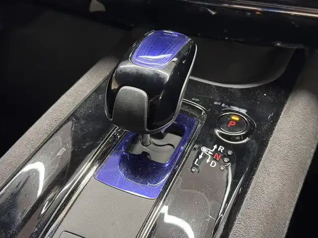 ホンダ ヴェゼル ハイブリッド RS ホンダセンシング 三重県 2017(平29)年 4.3万km プレミアムクリスタルレッドM ハイブリッド/FF/MTモード付フロア7DCT i-DCD/純正 8インチナビ VXM-175VFEi/（CD/DVD/FM/AM/TV/Music Rack/iPod/SD/USB/Bluetooth/VTR/AUX/HDMI/AppleCarPlay）/バックカメラ/ドライブレコーダー 前方/ビルトイン ETC/Honda SENSING/・衝突軽減ブレーキ［CMBS］/・車線維持支援システム［LKAS］/・アダプティブクルーズコントロール［ACC］/・路外逸脱抑制機能/・標識認識機能/・リアクティブフォースペダル［RFP］/装備/・ハーフレザーシート/・シートヒーター（D/N）/・左右独立オートエアコン/・パドルシフト/・電子パーキングブレーキ＋オートブレーキホールド/・自動防眩ルームミラー/・熱線入りフロントワイパー/・ステアリングスイッチ/・後席チップアップ機能/・純正18inAW/・プッシュスタート/・スマートキーx2/・保/取/ナビ取/など