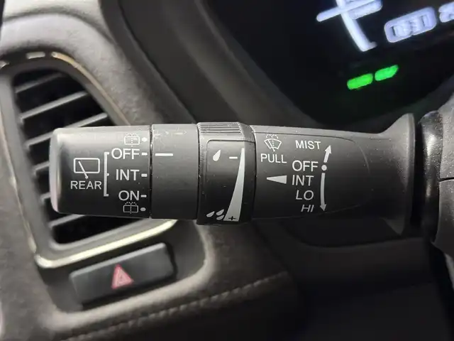 ホンダ ヴェゼル ハイブリッド RS ホンダセンシング 三重県 2017(平29)年 4.3万km プレミアムクリスタルレッドM ハイブリッド/FF/MTモード付フロア7DCT i-DCD/純正 8インチナビ VXM-175VFEi/（CD/DVD/FM/AM/TV/Music Rack/iPod/SD/USB/Bluetooth/VTR/AUX/HDMI/AppleCarPlay）/バックカメラ/ドライブレコーダー 前方/ビルトイン ETC/Honda SENSING/・衝突軽減ブレーキ［CMBS］/・車線維持支援システム［LKAS］/・アダプティブクルーズコントロール［ACC］/・路外逸脱抑制機能/・標識認識機能/・リアクティブフォースペダル［RFP］/装備/・ハーフレザーシート/・シートヒーター（D/N）/・左右独立オートエアコン/・パドルシフト/・電子パーキングブレーキ＋オートブレーキホールド/・自動防眩ルームミラー/・熱線入りフロントワイパー/・ステアリングスイッチ/・後席チップアップ機能/・純正18inAW/・プッシュスタート/・スマートキーx2/・保/取/ナビ取/など