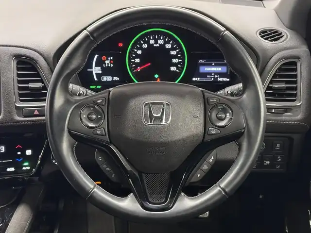 ホンダ ヴェゼル ハイブリッド RS ホンダセンシング 三重県 2017(平29)年 4.3万km プレミアムクリスタルレッドM ハイブリッド/FF/MTモード付フロア7DCT i-DCD/純正 8インチナビ VXM-175VFEi/（CD/DVD/FM/AM/TV/Music Rack/iPod/SD/USB/Bluetooth/VTR/AUX/HDMI/AppleCarPlay）/バックカメラ/ドライブレコーダー 前方/ビルトイン ETC/Honda SENSING/・衝突軽減ブレーキ［CMBS］/・車線維持支援システム［LKAS］/・アダプティブクルーズコントロール［ACC］/・路外逸脱抑制機能/・標識認識機能/・リアクティブフォースペダル［RFP］/装備/・ハーフレザーシート/・シートヒーター（D/N）/・左右独立オートエアコン/・パドルシフト/・電子パーキングブレーキ＋オートブレーキホールド/・自動防眩ルームミラー/・熱線入りフロントワイパー/・ステアリングスイッチ/・後席チップアップ機能/・純正18inAW/・プッシュスタート/・スマートキーx2/・保/取/ナビ取/など