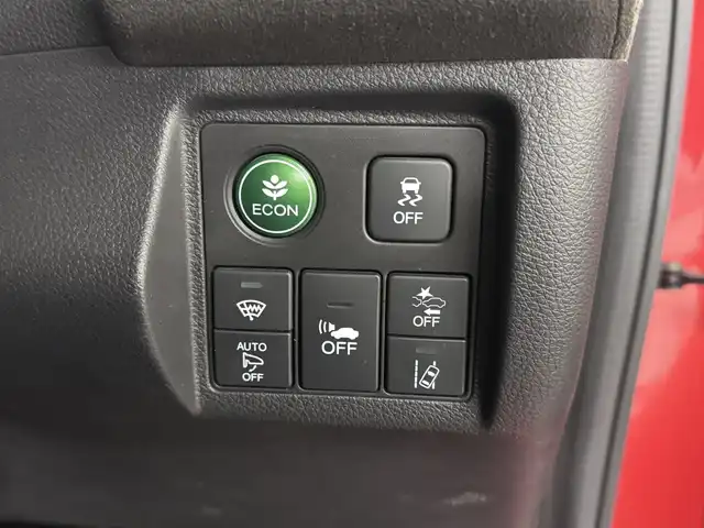 ホンダ ヴェゼル ハイブリッド RS ホンダセンシング 三重県 2017(平29)年 4.3万km プレミアムクリスタルレッドM ハイブリッド/FF/MTモード付フロア7DCT i-DCD/純正 8インチナビ VXM-175VFEi/（CD/DVD/FM/AM/TV/Music Rack/iPod/SD/USB/Bluetooth/VTR/AUX/HDMI/AppleCarPlay）/バックカメラ/ドライブレコーダー 前方/ビルトイン ETC/Honda SENSING/・衝突軽減ブレーキ［CMBS］/・車線維持支援システム［LKAS］/・アダプティブクルーズコントロール［ACC］/・路外逸脱抑制機能/・標識認識機能/・リアクティブフォースペダル［RFP］/装備/・ハーフレザーシート/・シートヒーター（D/N）/・左右独立オートエアコン/・パドルシフト/・電子パーキングブレーキ＋オートブレーキホールド/・自動防眩ルームミラー/・熱線入りフロントワイパー/・ステアリングスイッチ/・後席チップアップ機能/・純正18inAW/・プッシュスタート/・スマートキーx2/・保/取/ナビ取/など