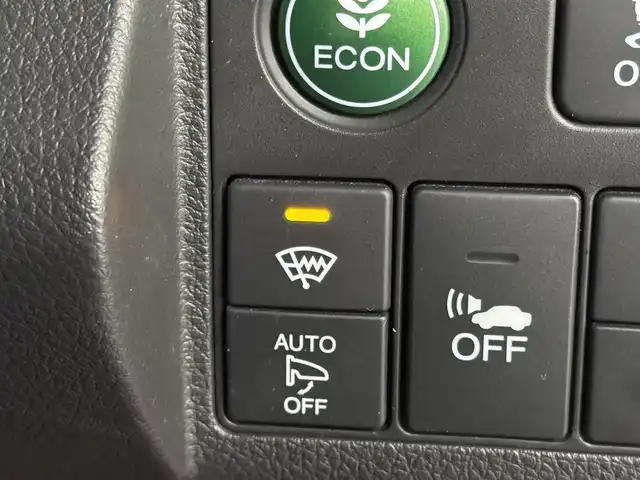 ホンダ ヴェゼル ハイブリッド RS ホンダセンシング 三重県 2017(平29)年 4.3万km プレミアムクリスタルレッドM ハイブリッド/FF/MTモード付フロア7DCT i-DCD/純正 8インチナビ VXM-175VFEi/（CD/DVD/FM/AM/TV/Music Rack/iPod/SD/USB/Bluetooth/VTR/AUX/HDMI/AppleCarPlay）/バックカメラ/ドライブレコーダー 前方/ビルトイン ETC/Honda SENSING/・衝突軽減ブレーキ［CMBS］/・車線維持支援システム［LKAS］/・アダプティブクルーズコントロール［ACC］/・路外逸脱抑制機能/・標識認識機能/・リアクティブフォースペダル［RFP］/装備/・ハーフレザーシート/・シートヒーター（D/N）/・左右独立オートエアコン/・パドルシフト/・電子パーキングブレーキ＋オートブレーキホールド/・自動防眩ルームミラー/・熱線入りフロントワイパー/・ステアリングスイッチ/・後席チップアップ機能/・純正18inAW/・プッシュスタート/・スマートキーx2/・保/取/ナビ取/など