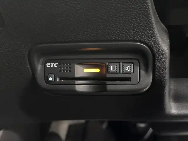 ホンダ ヴェゼル ハイブリッド RS ホンダセンシング 三重県 2017(平29)年 4.3万km プレミアムクリスタルレッドM ハイブリッド/FF/MTモード付フロア7DCT i-DCD/純正 8インチナビ VXM-175VFEi/（CD/DVD/FM/AM/TV/Music Rack/iPod/SD/USB/Bluetooth/VTR/AUX/HDMI/AppleCarPlay）/バックカメラ/ドライブレコーダー 前方/ビルトイン ETC/Honda SENSING/・衝突軽減ブレーキ［CMBS］/・車線維持支援システム［LKAS］/・アダプティブクルーズコントロール［ACC］/・路外逸脱抑制機能/・標識認識機能/・リアクティブフォースペダル［RFP］/装備/・ハーフレザーシート/・シートヒーター（D/N）/・左右独立オートエアコン/・パドルシフト/・電子パーキングブレーキ＋オートブレーキホールド/・自動防眩ルームミラー/・熱線入りフロントワイパー/・ステアリングスイッチ/・後席チップアップ機能/・純正18inAW/・プッシュスタート/・スマートキーx2/・保/取/ナビ取/など