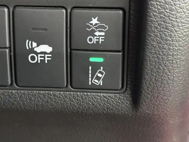 ホンダ ヴェゼル ハイブリッド RS ホンダセンシング 三重県 2017(平29)年 4.3万km プレミアムクリスタルレッドM ハイブリッド/FF/MTモード付フロア7DCT i-DCD/純正 8インチナビ VXM-175VFEi/（CD/DVD/FM/AM/TV/Music Rack/iPod/SD/USB/Bluetooth/VTR/AUX/HDMI/AppleCarPlay）/バックカメラ/ドライブレコーダー 前方/ビルトイン ETC/Honda SENSING/・衝突軽減ブレーキ［CMBS］/・車線維持支援システム［LKAS］/・アダプティブクルーズコントロール［ACC］/・路外逸脱抑制機能/・標識認識機能/・リアクティブフォースペダル［RFP］/装備/・ハーフレザーシート/・シートヒーター（D/N）/・左右独立オートエアコン/・パドルシフト/・電子パーキングブレーキ＋オートブレーキホールド/・自動防眩ルームミラー/・熱線入りフロントワイパー/・ステアリングスイッチ/・後席チップアップ機能/・純正18inAW/・プッシュスタート/・スマートキーx2/・保/取/ナビ取/など