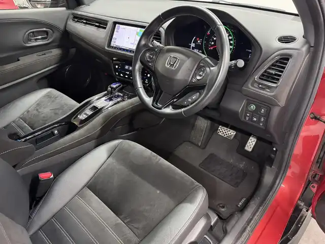 ホンダ ヴェゼル ハイブリッド RS ホンダセンシング 三重県 2017(平29)年 4.3万km プレミアムクリスタルレッドM ハイブリッド/FF/MTモード付フロア7DCT i-DCD/純正 8インチナビ VXM-175VFEi/（CD/DVD/FM/AM/TV/Music Rack/iPod/SD/USB/Bluetooth/VTR/AUX/HDMI/AppleCarPlay）/バックカメラ/ドライブレコーダー 前方/ビルトイン ETC/Honda SENSING/・衝突軽減ブレーキ［CMBS］/・車線維持支援システム［LKAS］/・アダプティブクルーズコントロール［ACC］/・路外逸脱抑制機能/・標識認識機能/・リアクティブフォースペダル［RFP］/装備/・ハーフレザーシート/・シートヒーター（D/N）/・左右独立オートエアコン/・パドルシフト/・電子パーキングブレーキ＋オートブレーキホールド/・自動防眩ルームミラー/・熱線入りフロントワイパー/・ステアリングスイッチ/・後席チップアップ機能/・純正18inAW/・プッシュスタート/・スマートキーx2/・保/取/ナビ取/など
