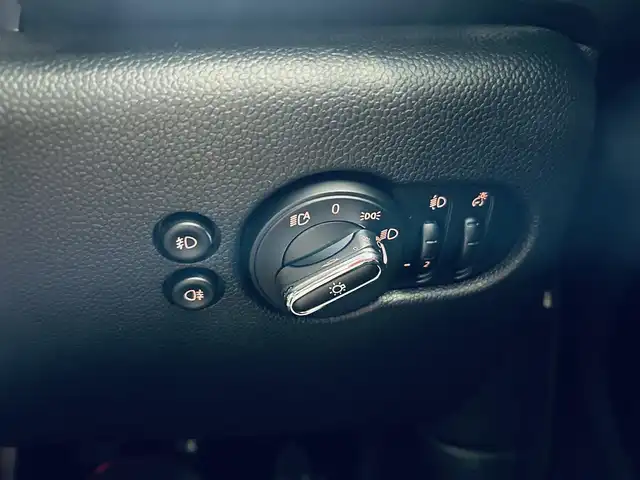 ＭＩＮＩ ミニ クーパー D 大阪府 2020(令2)年 2.2万km シルバー ペッパーP/インテリジェントセーフティ/純正ナビ/バックカメラ/純正15インチAW/LEDヘッドライト/クリアランスソナー/ETC/スマートキー/シートヒーター/パーキングアシスト