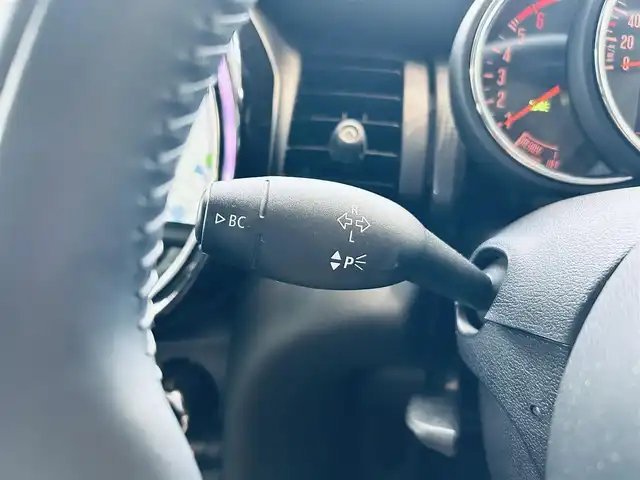 ＭＩＮＩ ミニ クーパー D 大阪府 2020(令2)年 2.2万km シルバー ペッパーP/インテリジェントセーフティ/純正ナビ/バックカメラ/純正15インチAW/LEDヘッドライト/クリアランスソナー/ETC/スマートキー/シートヒーター/パーキングアシスト