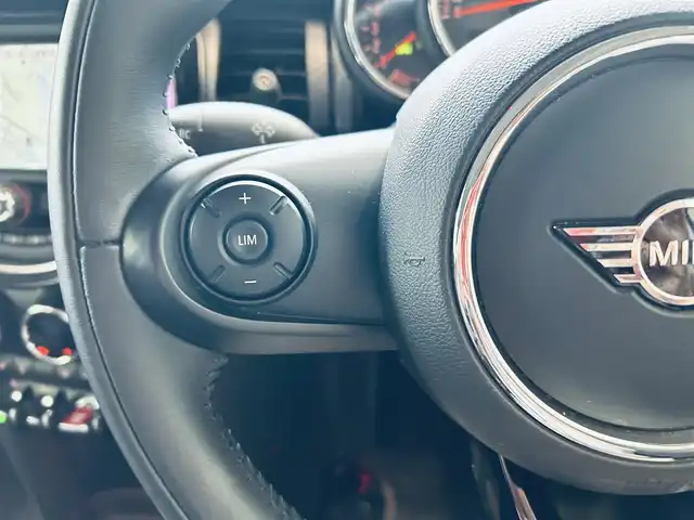 ＭＩＮＩ ミニ クーパー D 大阪府 2020(令2)年 2.2万km シルバー ペッパーP/インテリジェントセーフティ/純正ナビ/バックカメラ/純正15インチAW/LEDヘッドライト/クリアランスソナー/ETC/スマートキー/シートヒーター/パーキングアシスト