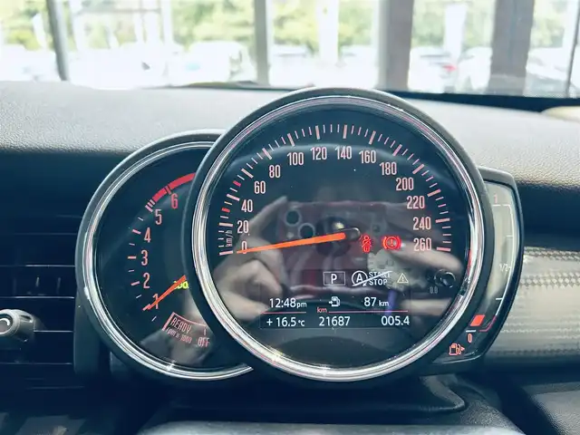 ＭＩＮＩ ミニ クーパー D 大阪府 2020(令2)年 2.2万km シルバー ペッパーP/インテリジェントセーフティ/純正ナビ/バックカメラ/純正15インチAW/LEDヘッドライト/クリアランスソナー/ETC/スマートキー/シートヒーター/パーキングアシスト