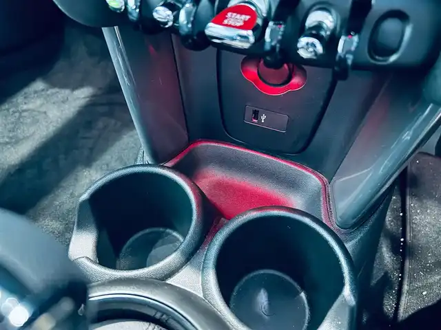 ＭＩＮＩ ミニ クーパー D 大阪府 2020(令2)年 2.2万km シルバー ペッパーP/インテリジェントセーフティ/純正ナビ/バックカメラ/純正15インチAW/LEDヘッドライト/クリアランスソナー/ETC/スマートキー/シートヒーター/パーキングアシスト