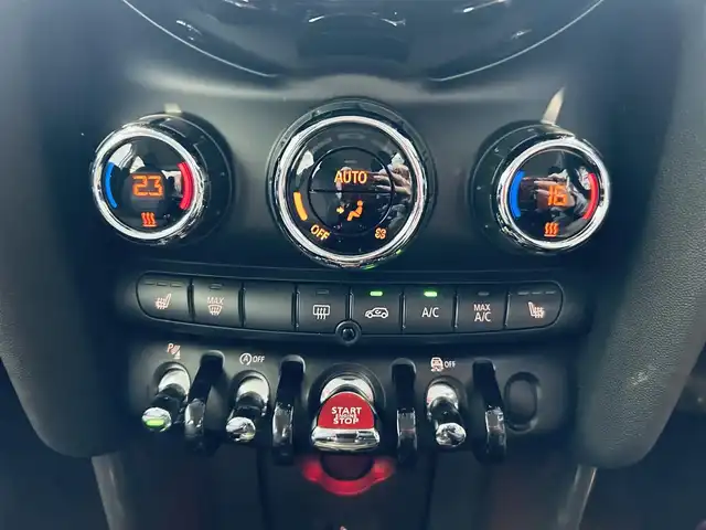 ＭＩＮＩ ミニ クーパー D 大阪府 2020(令2)年 2.2万km シルバー ペッパーP/インテリジェントセーフティ/純正ナビ/バックカメラ/純正15インチAW/LEDヘッドライト/クリアランスソナー/ETC/スマートキー/シートヒーター/パーキングアシスト
