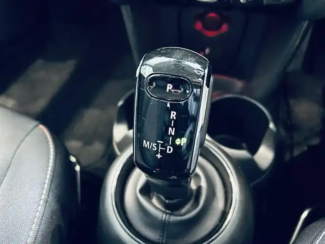 ＭＩＮＩ ミニ クーパー D 大阪府 2020(令2)年 2.2万km シルバー ペッパーP/インテリジェントセーフティ/純正ナビ/バックカメラ/純正15インチAW/LEDヘッドライト/クリアランスソナー/ETC/スマートキー/シートヒーター/パーキングアシスト