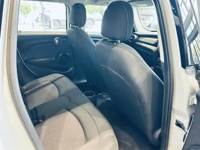 ＭＩＮＩ ミニ クーパー D 大阪府 2020(令2)年 2.2万km シルバー ペッパーP/インテリジェントセーフティ/純正ナビ/バックカメラ/純正15インチAW/LEDヘッドライト/クリアランスソナー/ETC/スマートキー/シートヒーター/パーキングアシスト