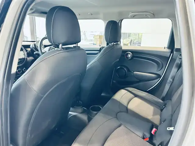 ＭＩＮＩ ミニ クーパー D 大阪府 2020(令2)年 2.2万km シルバー ペッパーP/インテリジェントセーフティ/純正ナビ/バックカメラ/純正15インチAW/LEDヘッドライト/クリアランスソナー/ETC/スマートキー/シートヒーター/パーキングアシスト