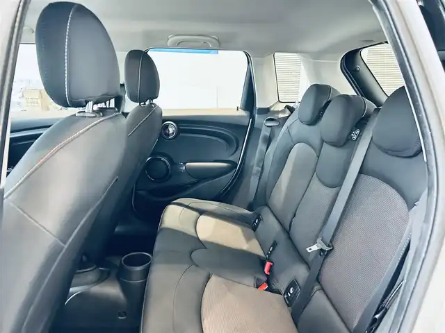 ＭＩＮＩ ミニ クーパー D 大阪府 2020(令2)年 2.2万km シルバー ペッパーP/インテリジェントセーフティ/純正ナビ/バックカメラ/純正15インチAW/LEDヘッドライト/クリアランスソナー/ETC/スマートキー/シートヒーター/パーキングアシスト