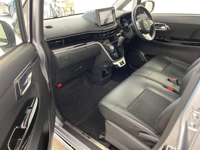 ダイハツ ムーヴ カスタム RS ハイパーLTD SAⅢ 滋賀県 2019(令1)年 6.4万km ブラックマイカメタリック/ブライトシルバーメタリック 2トーン ・純正ナビ/Bluetooth/CD/DVD/TV/SD/・全方位カメラ/・ビルトインETC/・スマートアシストIII/衝突回避支援ブレーキ機能/衝突警報機能/誤発進抑制制御機能（前方・後方）/オートハイビーム/先行車発進お知らせ機能/車線はみ出し警報/・ハーフレザーシート/・シートヒーター/・ドライブレコーダー/・ＬＥＤヘッドライト/・純正15インチアルミホイール/・純正フロアマット/・スマートキー