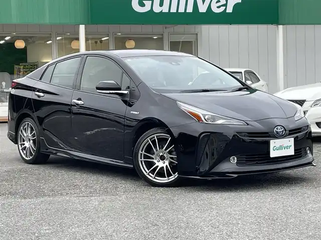 トヨタ プリウス S 千葉県 2020(令2)年 3.9万km アティチュードブラックマイカ TRDエアロ(F/S/R)/RAYS18インチアルミホイール/純正9インチSDナビ【NSZT-Y68T】/・CD/DVD/MSV/Bluetooth/フルセグ/バックカメラ/トヨタセーフティーセンス/・プリクラッシュセーフティー/・レーンキープアシスト/・パーキングサポートブレーキ/・レーダークルーズコントロール/・オートマチックハイビーム/社外デジタルインナーミラー型ドラレコ/スマートキー/前後コーナーセンサー/純正LEDヘッドライト/フォグランプ/ビルトインETC2.0/本革巻きステアリング/サイド＆カーテンエアバッグ/新車時保証書＆取扱説明書