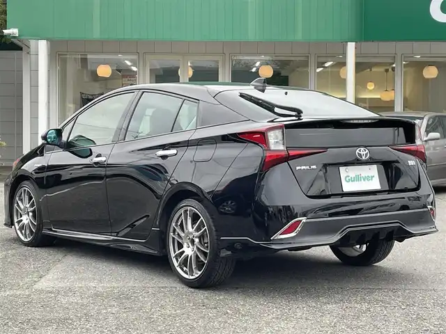トヨタ プリウス S 千葉県 2020(令2)年 3.9万km アティチュードブラックマイカ TRDエアロ(F/S/R)/RAYS18インチアルミホイール/純正9インチSDナビ【NSZT-Y68T】/・CD/DVD/MSV/Bluetooth/フルセグ/バックカメラ/トヨタセーフティーセンス/・プリクラッシュセーフティー/・レーンキープアシスト/・パーキングサポートブレーキ/・レーダークルーズコントロール/・オートマチックハイビーム/社外デジタルインナーミラー型ドラレコ/スマートキー/前後コーナーセンサー/純正LEDヘッドライト/フォグランプ/ビルトインETC2.0/本革巻きステアリング/サイド＆カーテンエアバッグ/新車時保証書＆取扱説明書