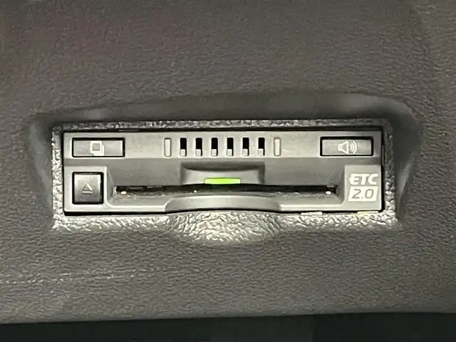 トヨタ プリウス S 千葉県 2020(令2)年 3.9万km アティチュードブラックマイカ TRDエアロ(F/S/R)/RAYS18インチアルミホイール/純正9インチSDナビ【NSZT-Y68T】/・CD/DVD/MSV/Bluetooth/フルセグ/バックカメラ/トヨタセーフティーセンス/・プリクラッシュセーフティー/・レーンキープアシスト/・パーキングサポートブレーキ/・レーダークルーズコントロール/・オートマチックハイビーム/社外デジタルインナーミラー型ドラレコ/スマートキー/前後コーナーセンサー/純正LEDヘッドライト/フォグランプ/ビルトインETC2.0/本革巻きステアリング/サイド＆カーテンエアバッグ/新車時保証書＆取扱説明書