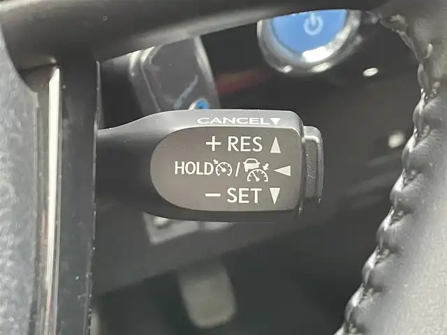 トヨタ プリウス S 千葉県 2020(令2)年 3.9万km アティチュードブラックマイカ TRDエアロ(F/S/R)/RAYS18インチアルミホイール/純正9インチSDナビ【NSZT-Y68T】/・CD/DVD/MSV/Bluetooth/フルセグ/バックカメラ/トヨタセーフティーセンス/・プリクラッシュセーフティー/・レーンキープアシスト/・パーキングサポートブレーキ/・レーダークルーズコントロール/・オートマチックハイビーム/社外デジタルインナーミラー型ドラレコ/スマートキー/前後コーナーセンサー/純正LEDヘッドライト/フォグランプ/ビルトインETC2.0/本革巻きステアリング/サイド＆カーテンエアバッグ/新車時保証書＆取扱説明書