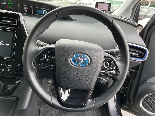 トヨタ プリウス S 千葉県 2020(令2)年 3.9万km アティチュードブラックマイカ TRDエアロ(F/S/R)/RAYS18インチアルミホイール/純正9インチSDナビ【NSZT-Y68T】/・CD/DVD/MSV/Bluetooth/フルセグ/バックカメラ/トヨタセーフティーセンス/・プリクラッシュセーフティー/・レーンキープアシスト/・パーキングサポートブレーキ/・レーダークルーズコントロール/・オートマチックハイビーム/社外デジタルインナーミラー型ドラレコ/スマートキー/前後コーナーセンサー/純正LEDヘッドライト/フォグランプ/ビルトインETC2.0/本革巻きステアリング/サイド＆カーテンエアバッグ/新車時保証書＆取扱説明書