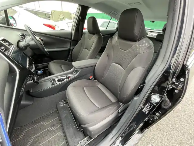 トヨタ プリウス S 千葉県 2020(令2)年 3.9万km アティチュードブラックマイカ TRDエアロ(F/S/R)/RAYS18インチアルミホイール/純正9インチSDナビ【NSZT-Y68T】/・CD/DVD/MSV/Bluetooth/フルセグ/バックカメラ/トヨタセーフティーセンス/・プリクラッシュセーフティー/・レーンキープアシスト/・パーキングサポートブレーキ/・レーダークルーズコントロール/・オートマチックハイビーム/社外デジタルインナーミラー型ドラレコ/スマートキー/前後コーナーセンサー/純正LEDヘッドライト/フォグランプ/ビルトインETC2.0/本革巻きステアリング/サイド＆カーテンエアバッグ/新車時保証書＆取扱説明書