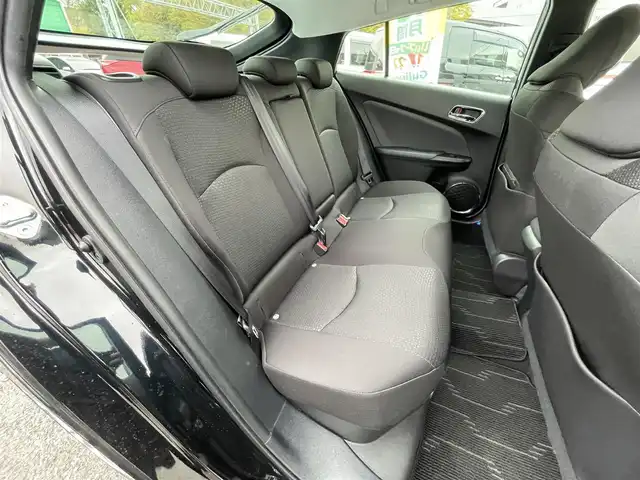 トヨタ プリウス S 千葉県 2020(令2)年 3.9万km アティチュードブラックマイカ TRDエアロ(F/S/R)/RAYS18インチアルミホイール/純正9インチSDナビ【NSZT-Y68T】/・CD/DVD/MSV/Bluetooth/フルセグ/バックカメラ/トヨタセーフティーセンス/・プリクラッシュセーフティー/・レーンキープアシスト/・パーキングサポートブレーキ/・レーダークルーズコントロール/・オートマチックハイビーム/社外デジタルインナーミラー型ドラレコ/スマートキー/前後コーナーセンサー/純正LEDヘッドライト/フォグランプ/ビルトインETC2.0/本革巻きステアリング/サイド＆カーテンエアバッグ/新車時保証書＆取扱説明書