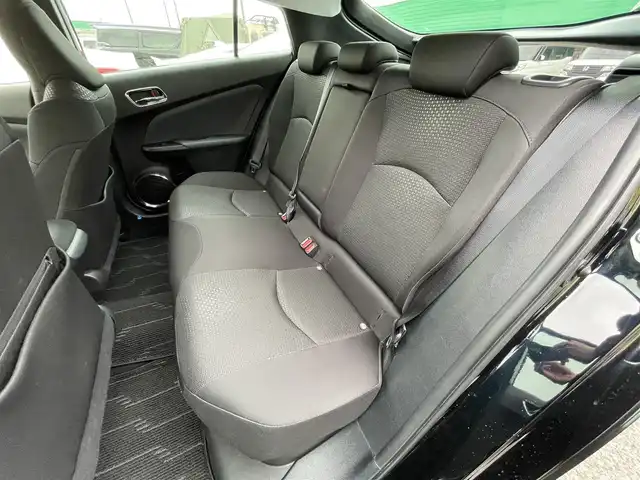 トヨタ プリウス S 千葉県 2020(令2)年 3.9万km アティチュードブラックマイカ TRDエアロ(F/S/R)/RAYS18インチアルミホイール/純正9インチSDナビ【NSZT-Y68T】/・CD/DVD/MSV/Bluetooth/フルセグ/バックカメラ/トヨタセーフティーセンス/・プリクラッシュセーフティー/・レーンキープアシスト/・パーキングサポートブレーキ/・レーダークルーズコントロール/・オートマチックハイビーム/社外デジタルインナーミラー型ドラレコ/スマートキー/前後コーナーセンサー/純正LEDヘッドライト/フォグランプ/ビルトインETC2.0/本革巻きステアリング/サイド＆カーテンエアバッグ/新車時保証書＆取扱説明書