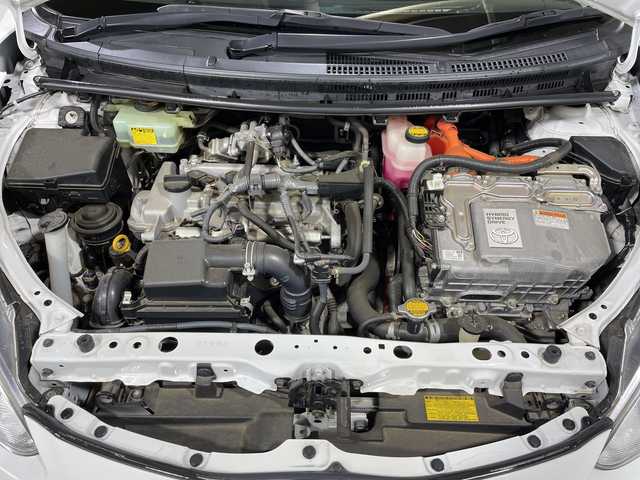 トヨタ アクア S 神奈川県 2015(平27)年 3万km スーパーホワイトⅡ 純正SDナビゲーション【NSCP-W64】/AM FM Bluetooth　AUX/ワンセグ/バックカメラ/ドライブレコーダー/純正フロアマット/ステアリングスイッチ/デジタルインナーミラー/プッシュスタート/スマートキー/保証書/オートライト/ドアバイザー/電動格納ミラー/ウィンカーミラー/ABS/横滑り防止装置/盗難防止装置/eco mode/EVmode