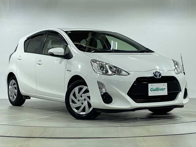 トヨタ アクア S 神奈川県 2015(平27)年 3万km スーパーホワイトⅡ 純正SDナビゲーション【NSCP-W64】/AM FM Bluetooth　AUX/ワンセグ/バックカメラ/ドライブレコーダー/純正フロアマット/ステアリングスイッチ/デジタルインナーミラー/プッシュスタート/スマートキー/保証書/オートライト/ドアバイザー/電動格納ミラー/ウィンカーミラー/ABS/横滑り防止装置/盗難防止装置/eco mode/EVmode