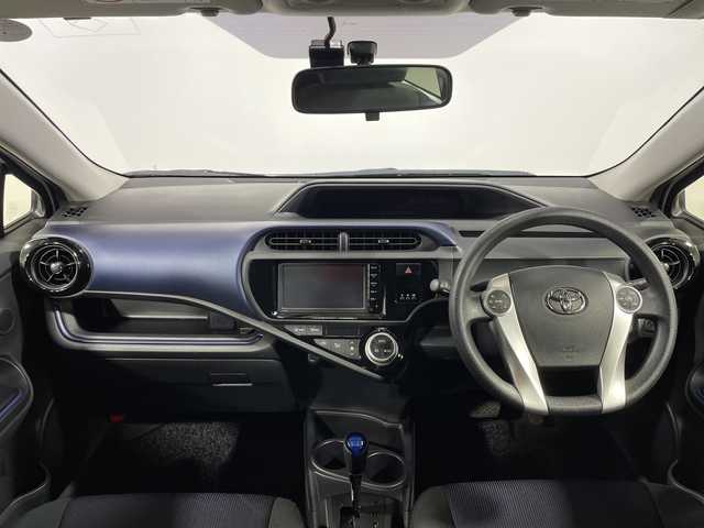 トヨタ アクア S 神奈川県 2015(平27)年 3万km スーパーホワイトⅡ 純正SDナビゲーション【NSCP-W64】/AM FM Bluetooth　AUX/ワンセグ/バックカメラ/ドライブレコーダー/純正フロアマット/ステアリングスイッチ/デジタルインナーミラー/プッシュスタート/スマートキー/保証書/オートライト/ドアバイザー/電動格納ミラー/ウィンカーミラー/ABS/横滑り防止装置/盗難防止装置/eco mode/EVmode