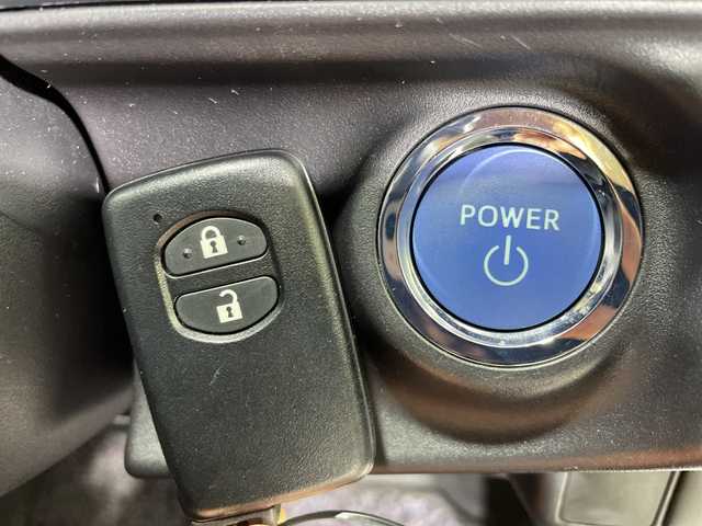 トヨタ アクア S 神奈川県 2015(平27)年 3万km スーパーホワイトⅡ 純正SDナビゲーション【NSCP-W64】/AM FM Bluetooth　AUX/ワンセグ/バックカメラ/ドライブレコーダー/純正フロアマット/ステアリングスイッチ/デジタルインナーミラー/プッシュスタート/スマートキー/保証書/オートライト/ドアバイザー/電動格納ミラー/ウィンカーミラー/ABS/横滑り防止装置/盗難防止装置/eco mode/EVmode